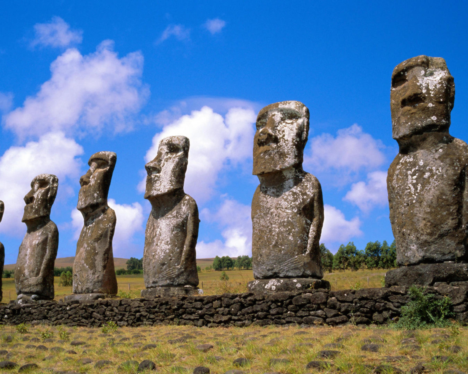 Das Easter Island Heads Wallpaper 1600x1280