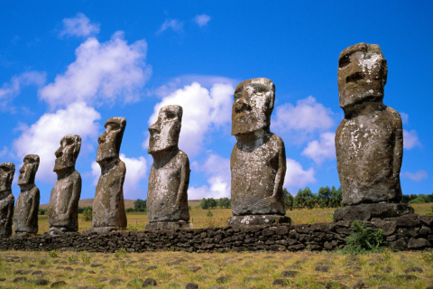 Обои Easter Island Heads 480x320