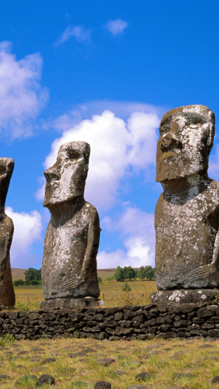 Das Easter Island Heads Wallpaper 750x1334
