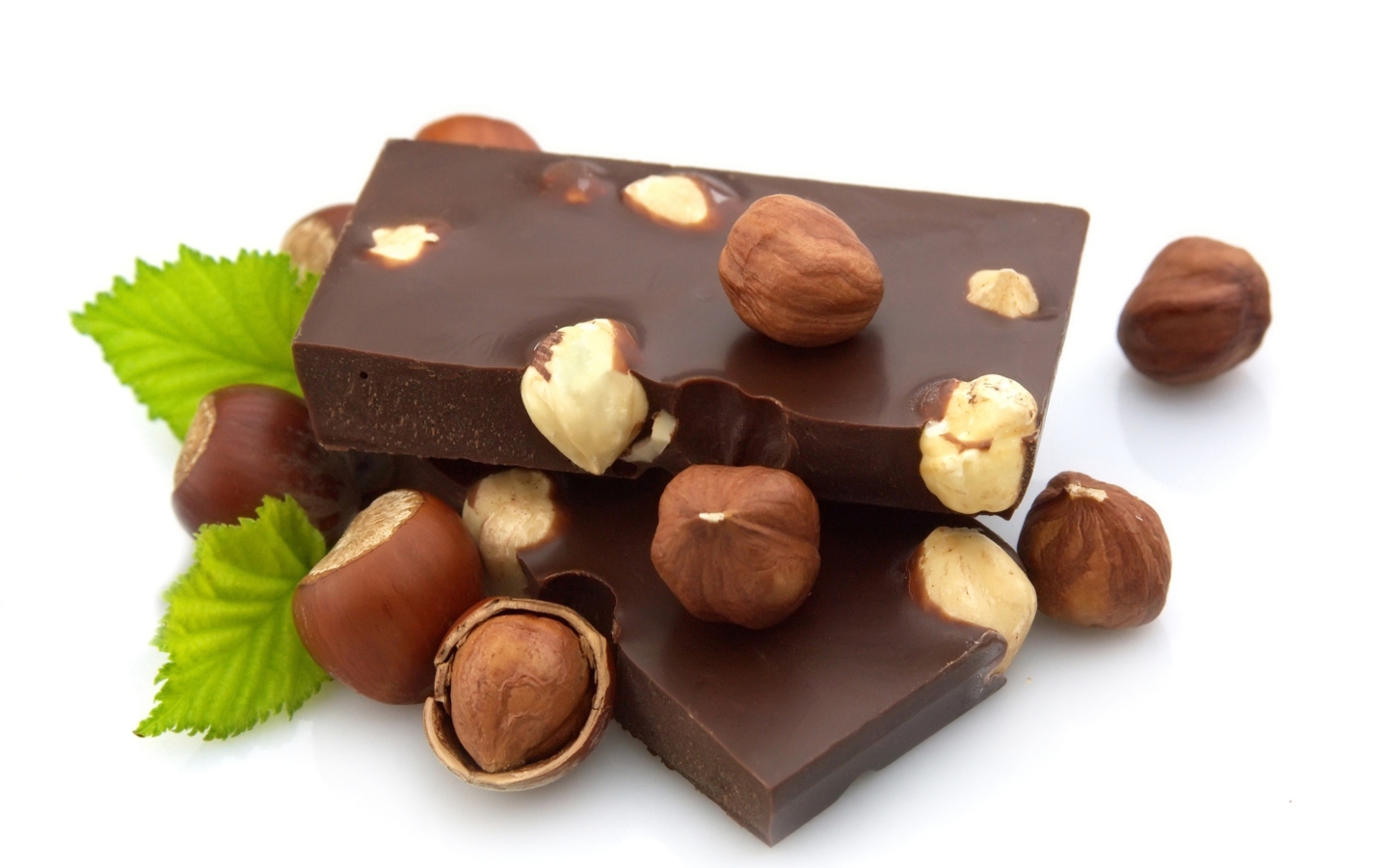 Обои Chocolate With Hazelnuts 1440x900