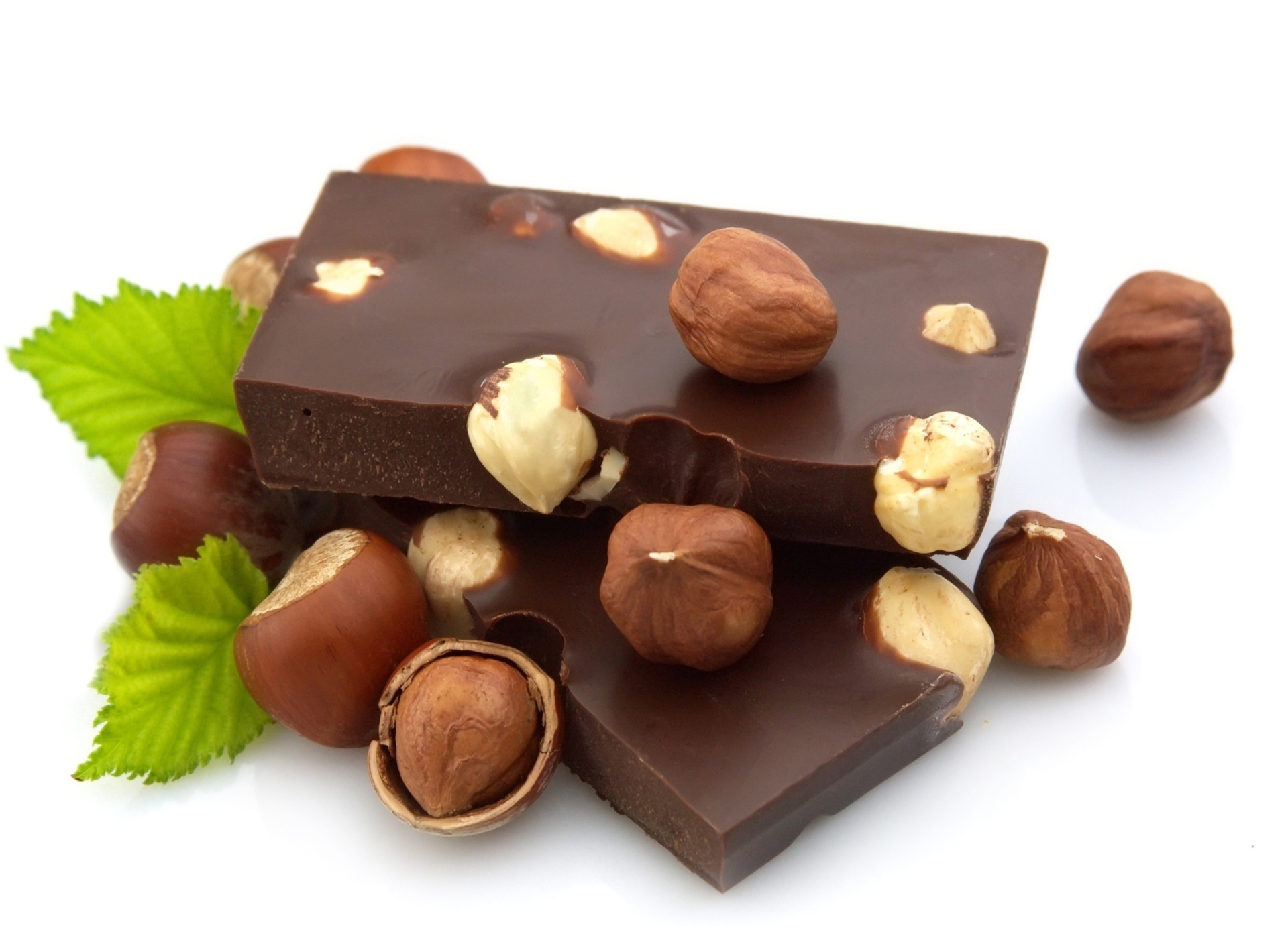 Обои Chocolate With Hazelnuts 1920x1408