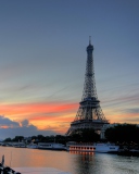 Das First Time In Paris Wallpaper 128x160