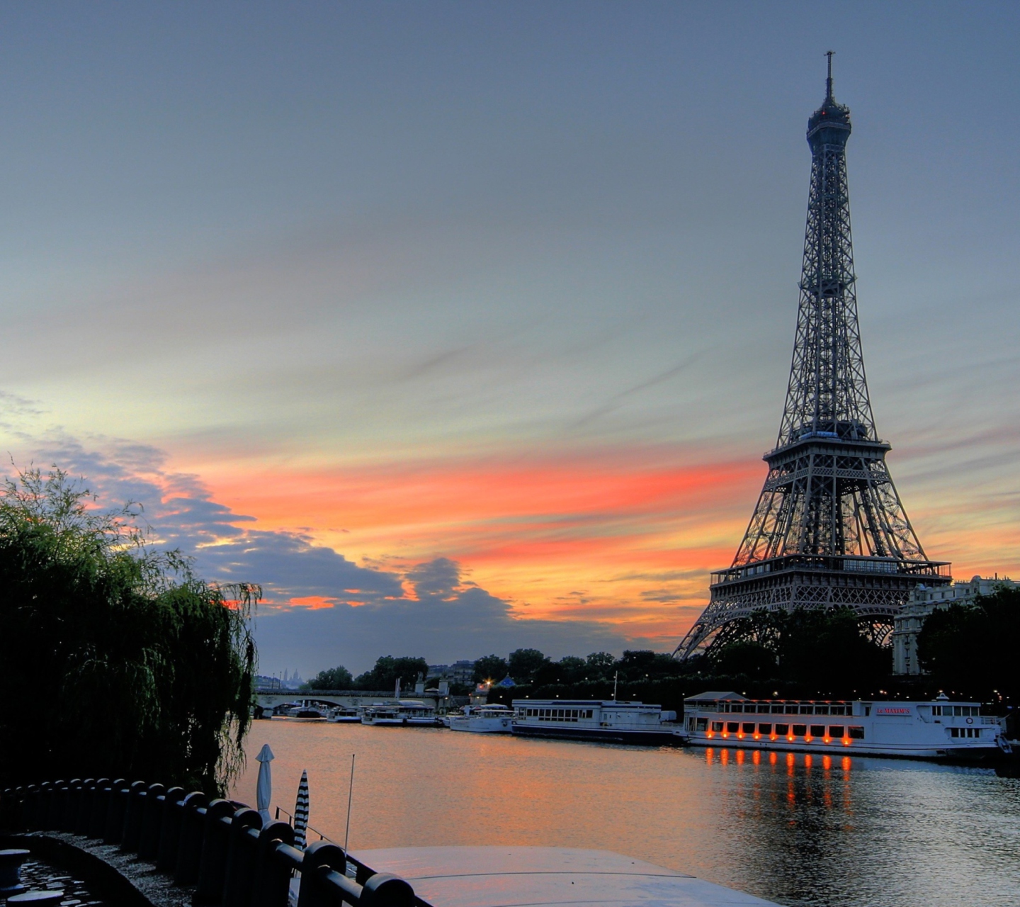 Das First Time In Paris Wallpaper 1440x1280