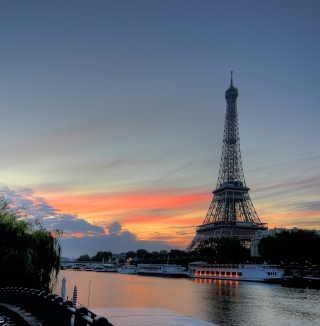 First Time In Paris sfondi gratuiti per iPad Air