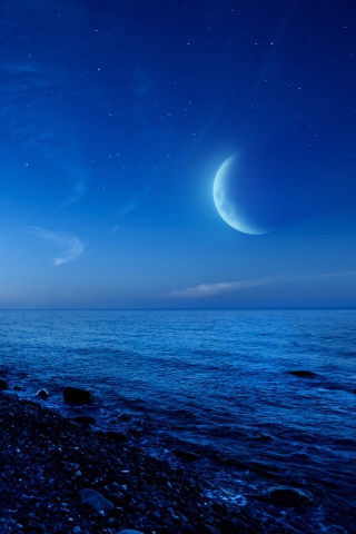 Moon On Gravel Beach screenshot #1 320x480