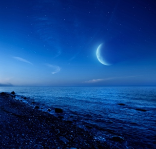 Moon On Gravel Beach - Obrázkek zdarma pro iPad 3