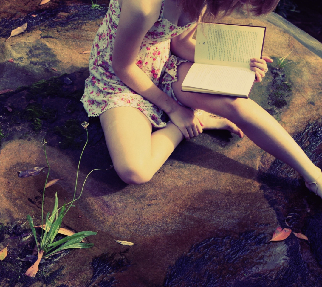 Das Girl Reading Book Wallpaper 1080x960