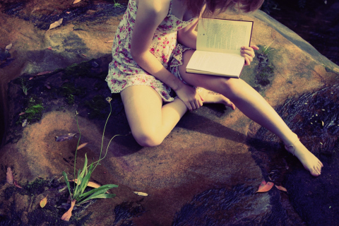 Girl Reading Book screenshot #1 480x320