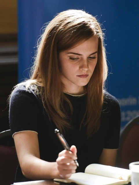 Das Emma Watson Wallpaper 480x640