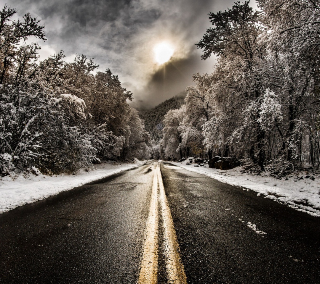 Das Pale Winter Road Wallpaper 1080x960