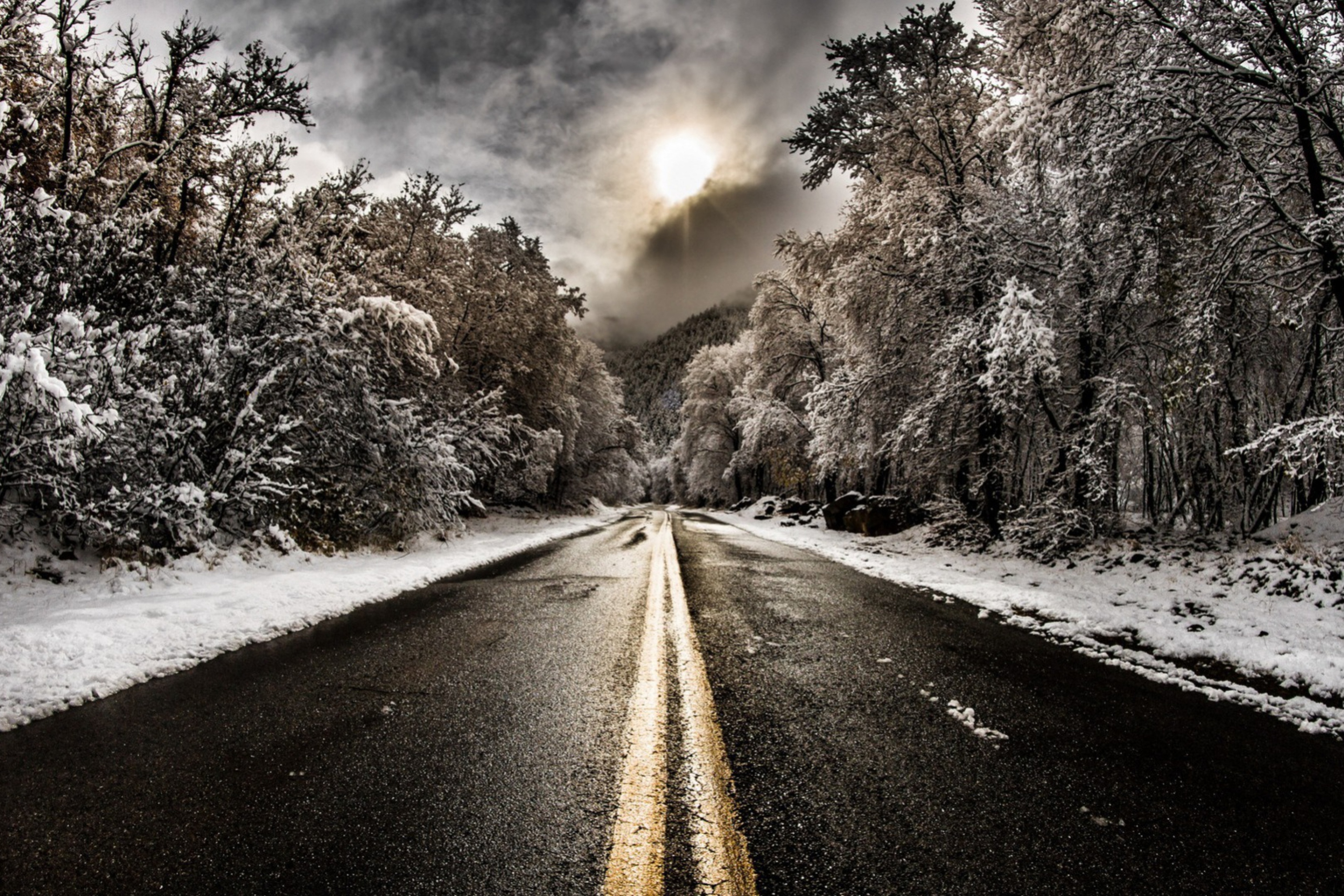 Das Pale Winter Road Wallpaper 2880x1920