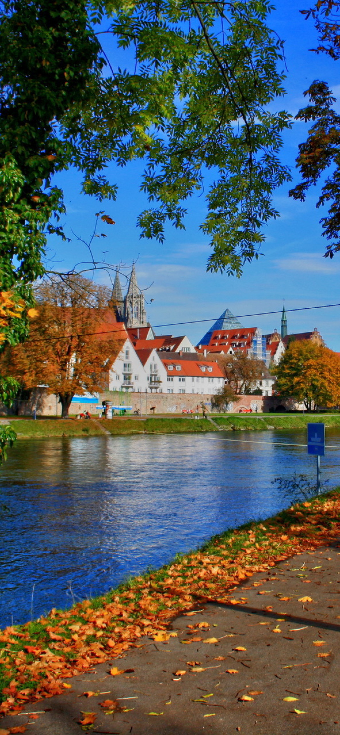 Ulm City in Baden Wurttemberg and Bayern wallpaper 1170x2532