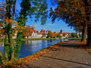 Ulm City in Baden Wurttemberg and Bayern wallpaper 320x240