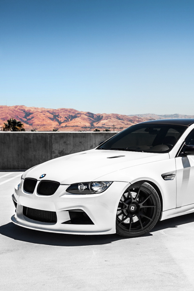Das BMW M3 E92 Wallpaper 640x960