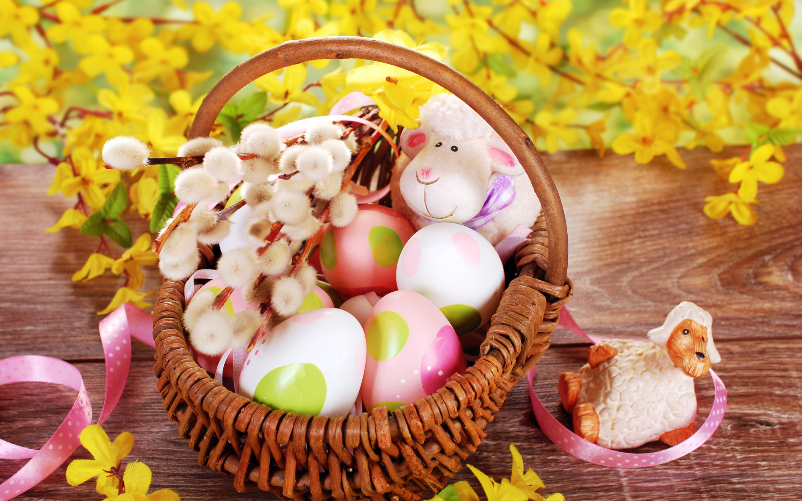 Обои Easter Basket And Sheep 2560x1600