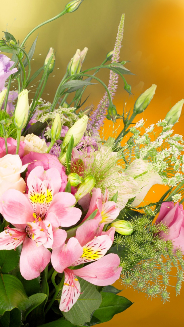 Das Bouquet of iris flowers Wallpaper 640x1136