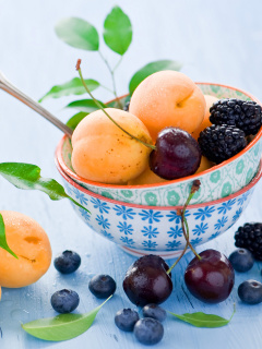 Apricots, cherries and blackberries screenshot #1 240x320