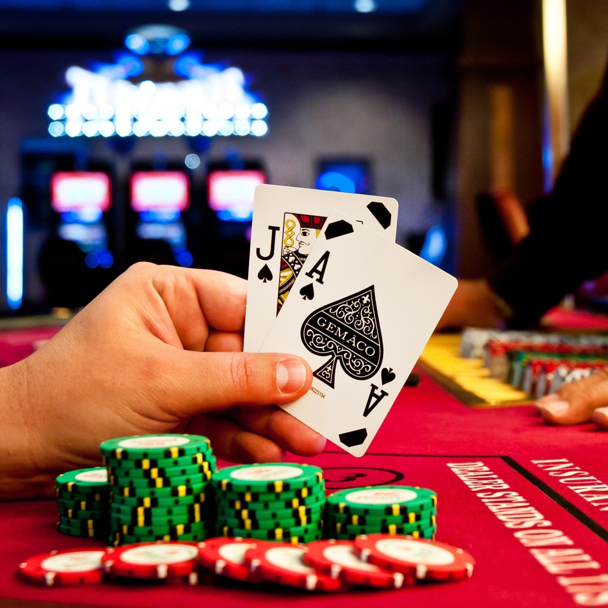 Fondo de pantalla Play blackjack in Casino 2048x2048