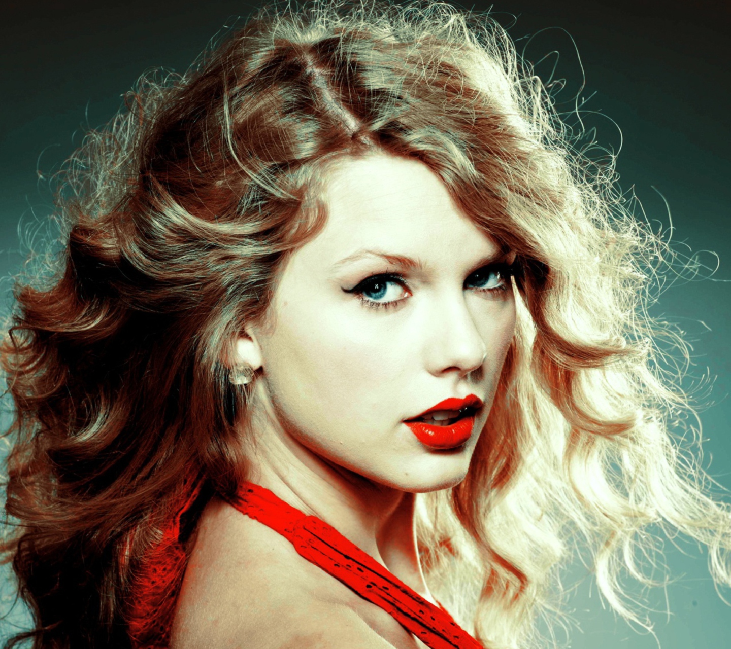 Sfondi Taylor Swift In Red Dress 1440x1280