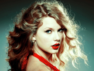 Обои Taylor Swift In Red Dress 320x240