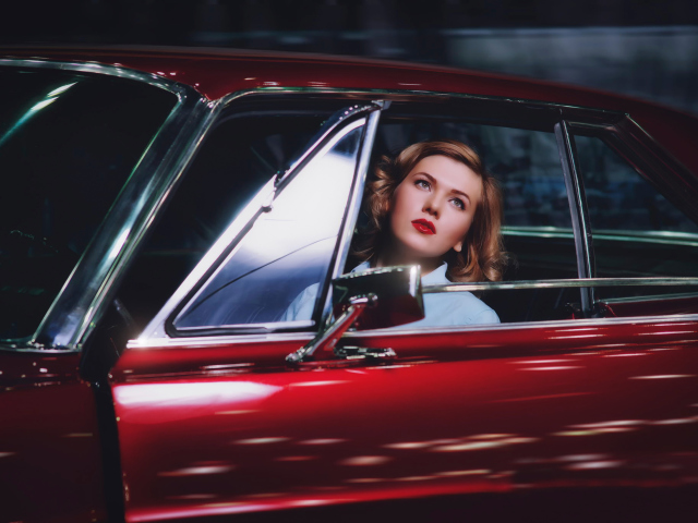 Model In Luxury Car screenshot #1 640x480