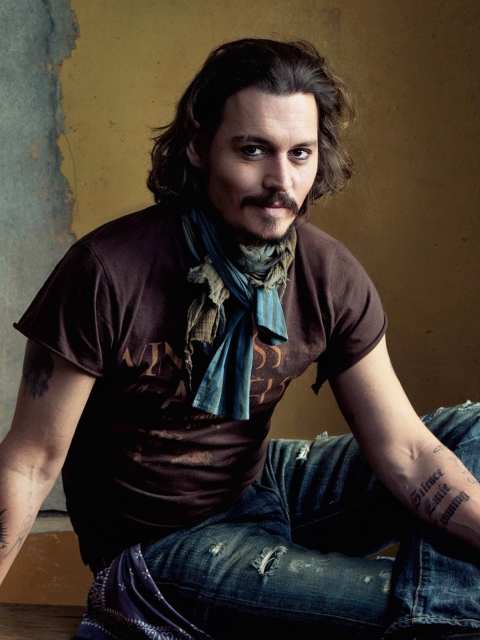 Das Good Looking Johnny Depp Wallpaper 480x640