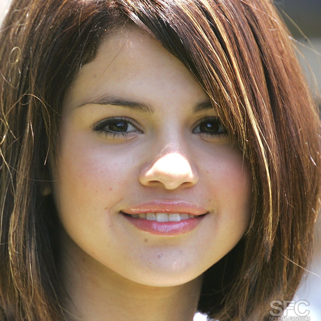 Sfondi Beautiful Selena Gomez 1024x1024