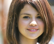 Beautiful Selena Gomez screenshot #1 176x144