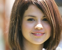 Beautiful Selena Gomez screenshot #1 220x176