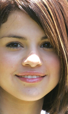 Fondo de pantalla Beautiful Selena Gomez 240x400