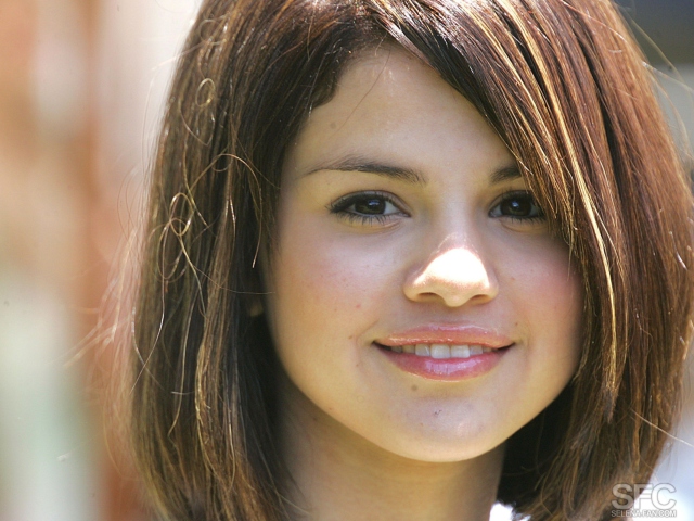 Beautiful Selena Gomez screenshot #1 640x480