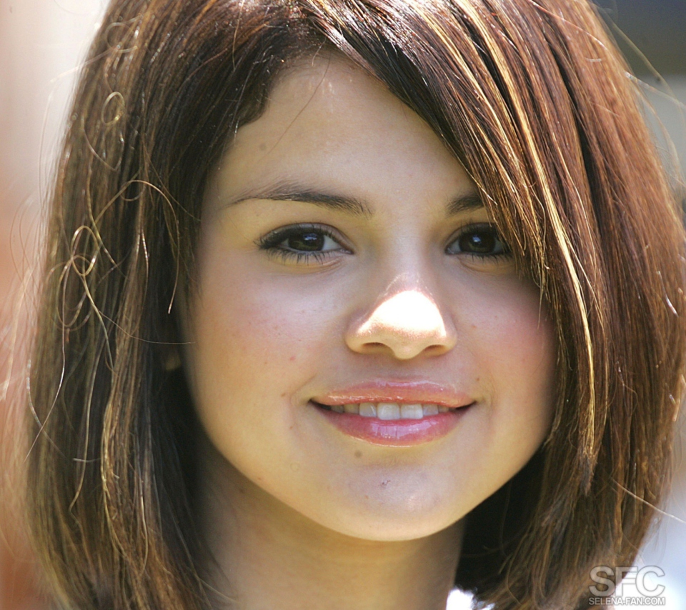 Beautiful Selena Gomez screenshot #1 960x854