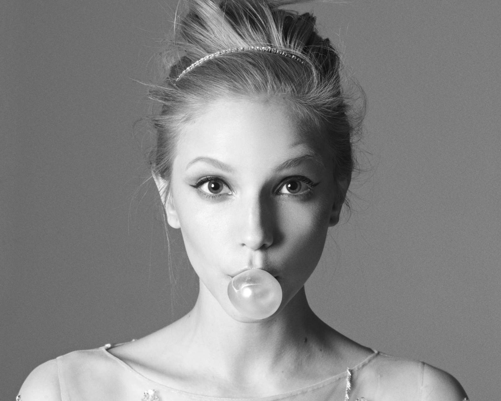 Bubble Gum wallpaper 1600x1280