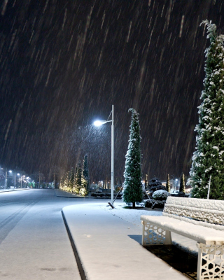 Snowstorm and light lanterns - Obrázkek zdarma pro Nokia Asha 306