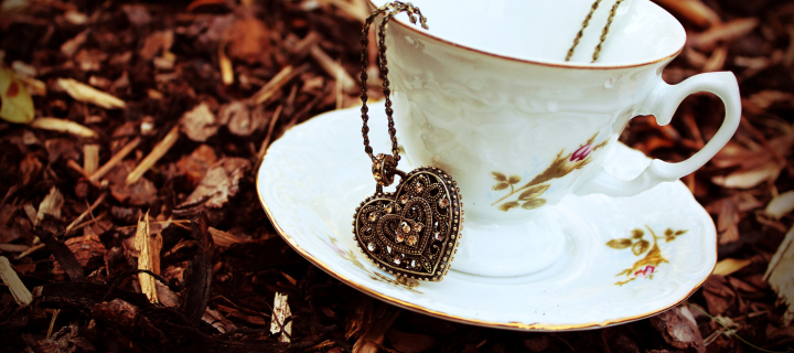 Heart Pendant And Vintage Cup wallpaper 720x320