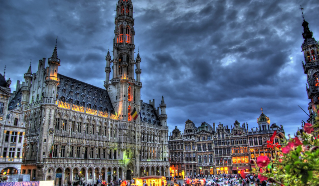 Brussels Grote Markt and Town Hall wallpaper 1024x600