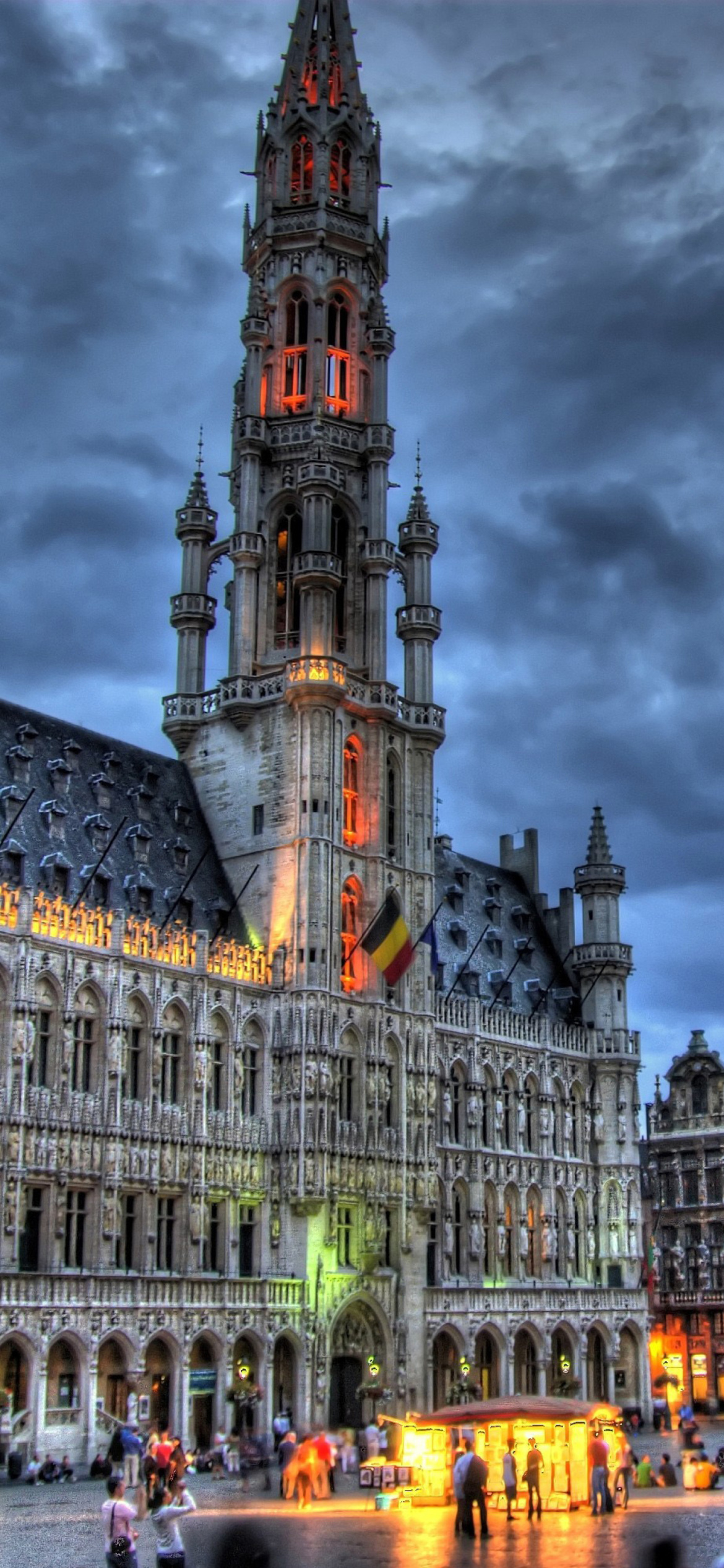 Brussels Grote Markt and Town Hall wallpaper 1170x2532