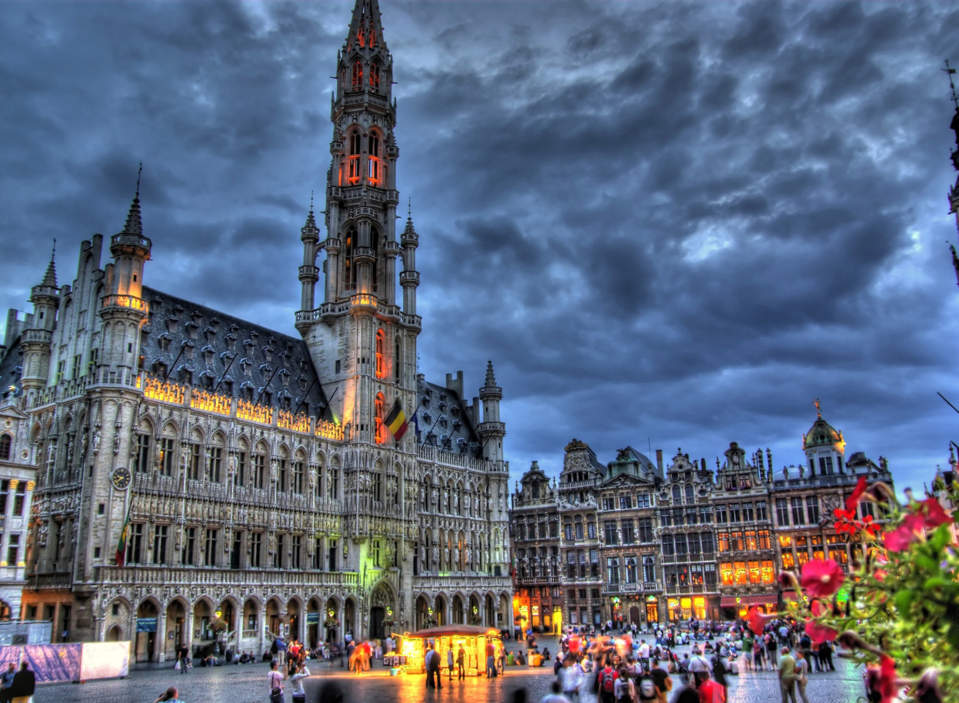 Das Brussels Grote Markt and Town Hall Wallpaper 1920x1408
