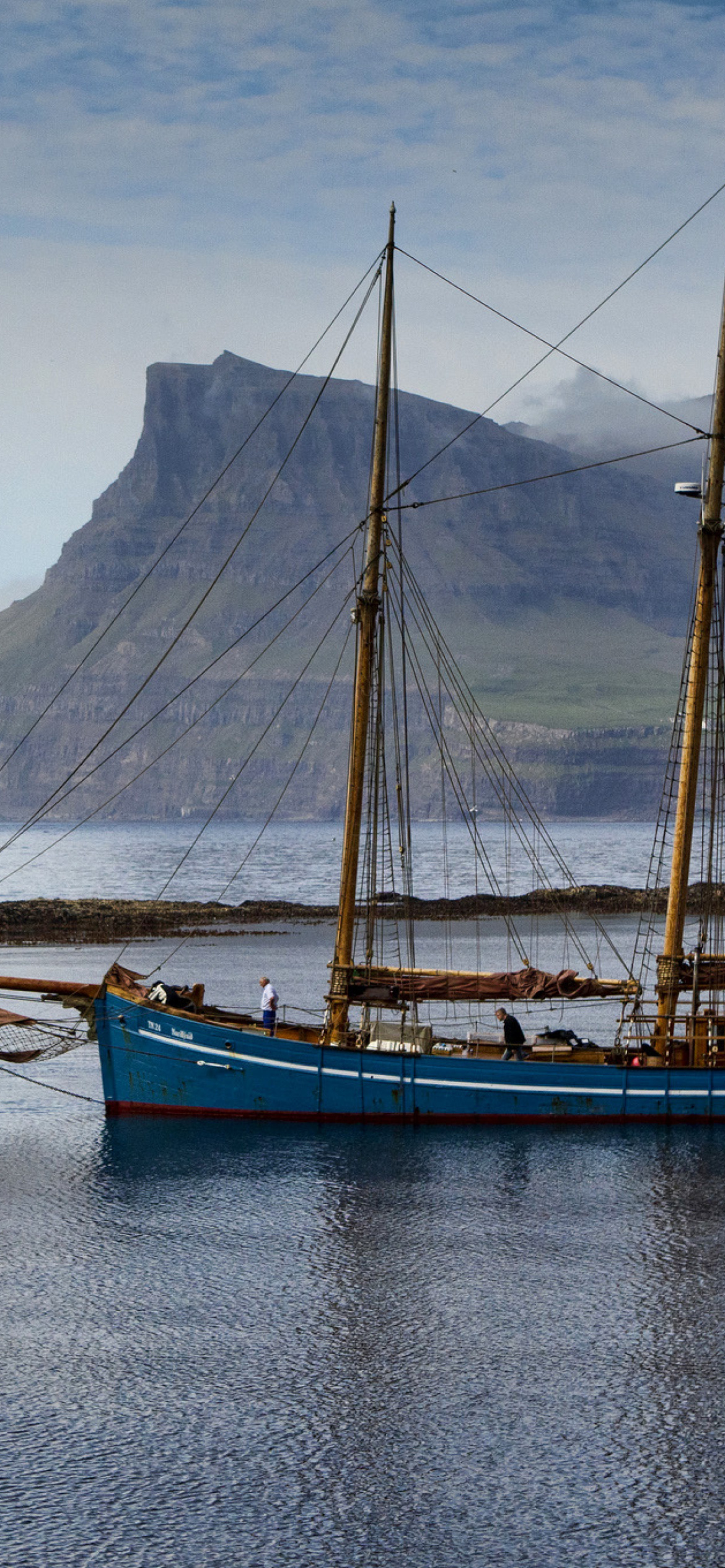 Fondo de pantalla Bay Faroe Islands, Denmark 1170x2532