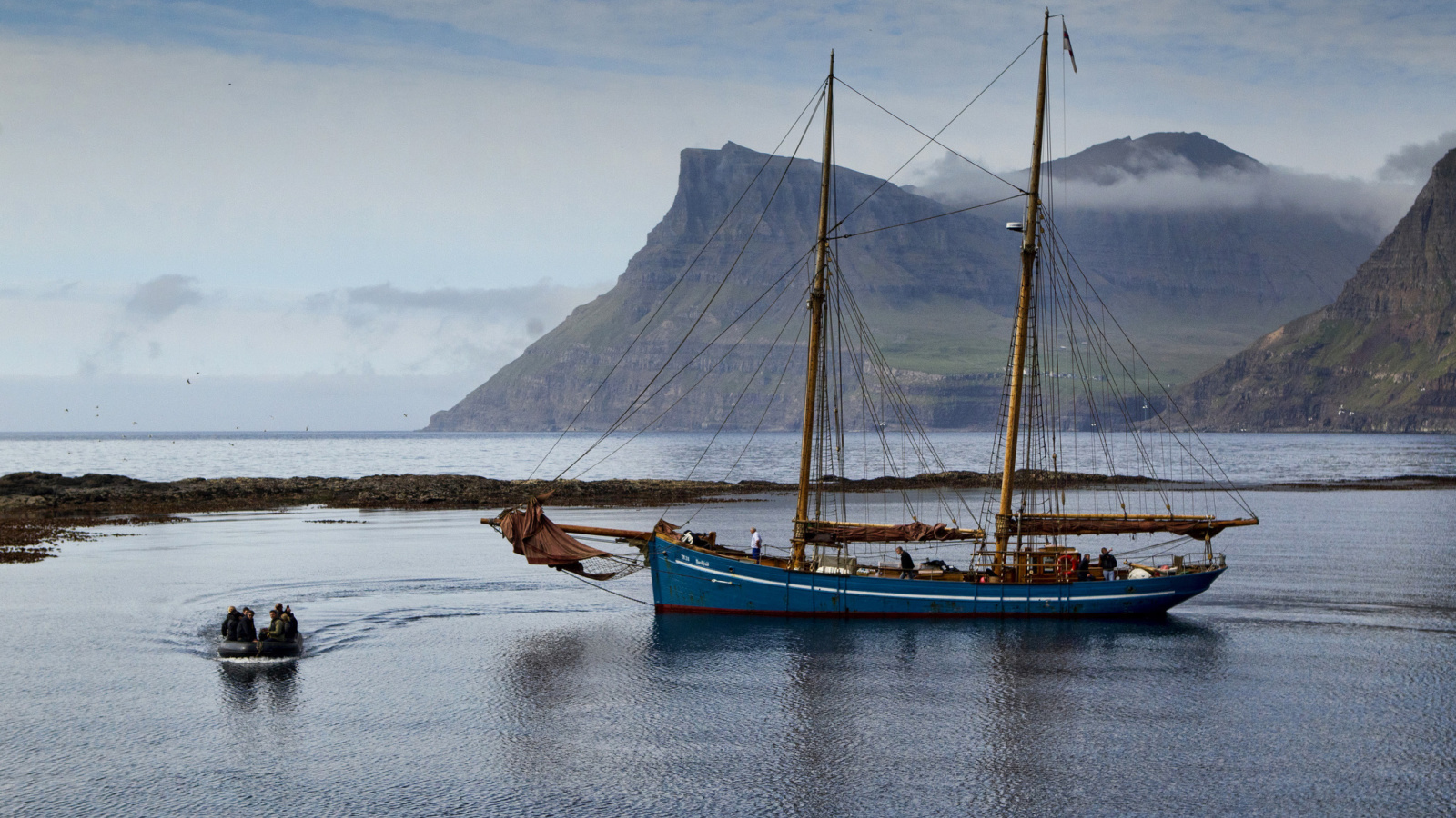 Обои Bay Faroe Islands, Denmark 1600x900