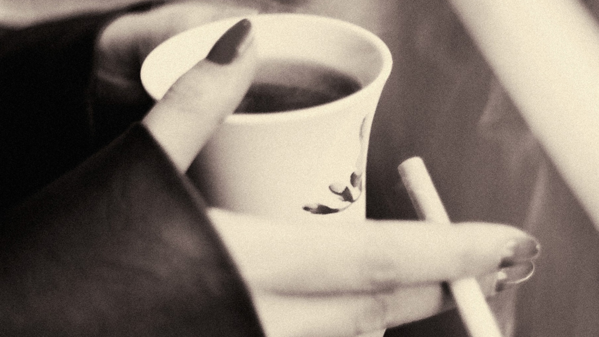 Das Hot Coffee In Her Hands Wallpaper 1920x1080