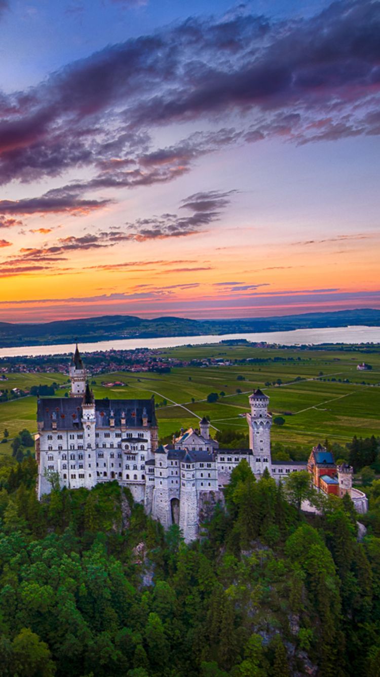 Neuschwanstein Castle screenshot #1 750x1334