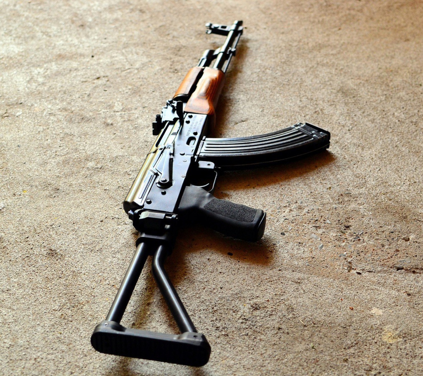 Fondo de pantalla AKS 74 Assault Rifle 1440x1280
