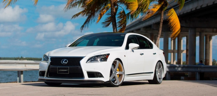 Das Lexus IS F Sport Wallpaper 720x320