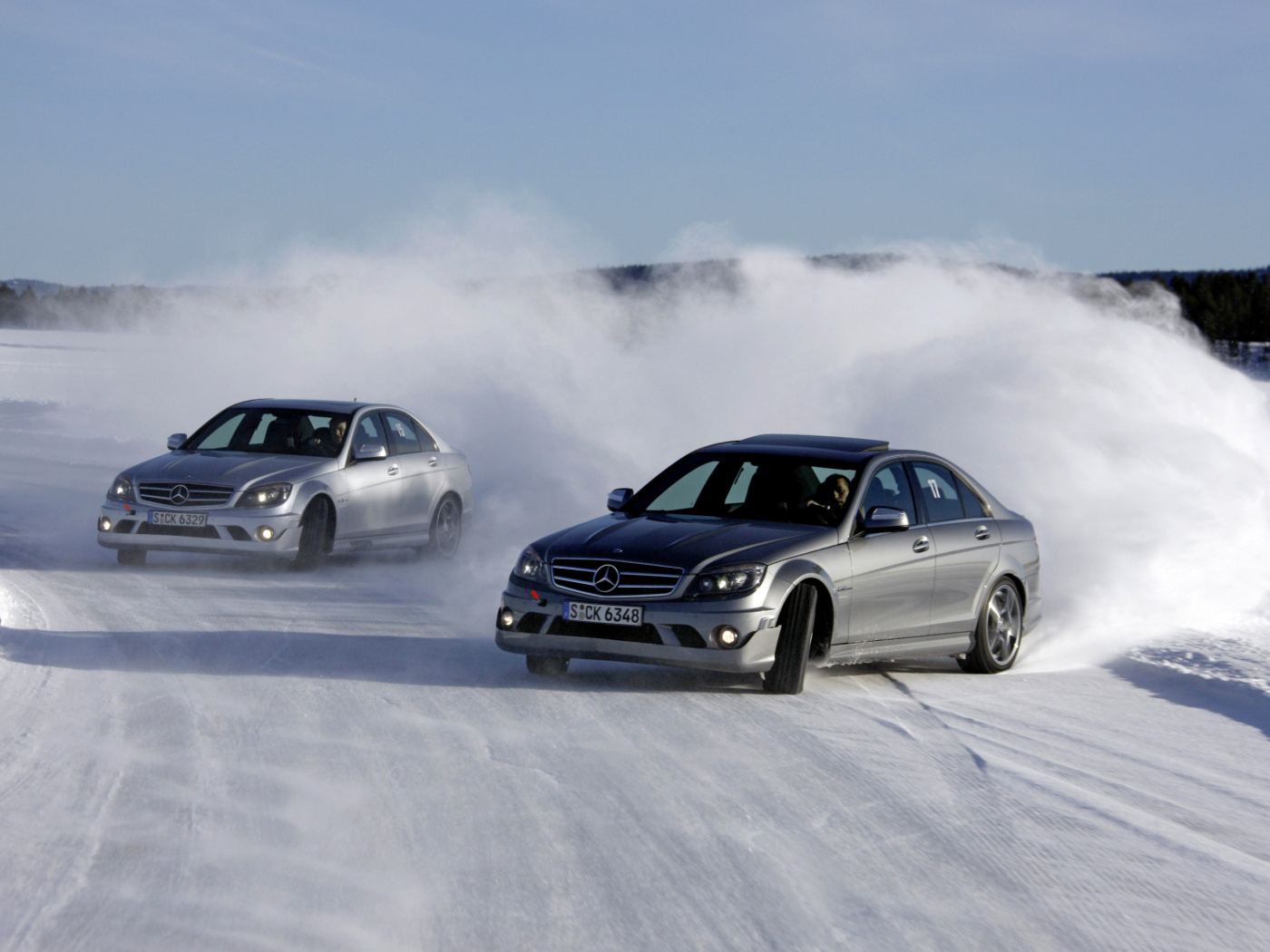 Das Mercedes Snow Drift Wallpaper 1400x1050