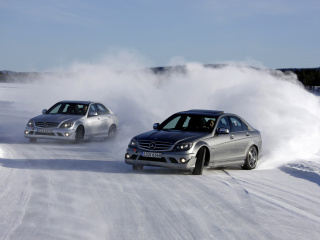Das Mercedes Snow Drift Wallpaper 320x240
