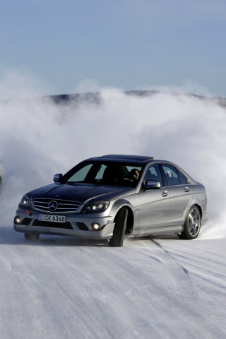 Das Mercedes Snow Drift Wallpaper 320x480