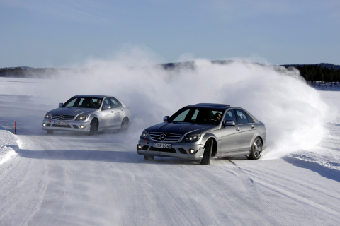 Обои Mercedes Snow Drift 480x320