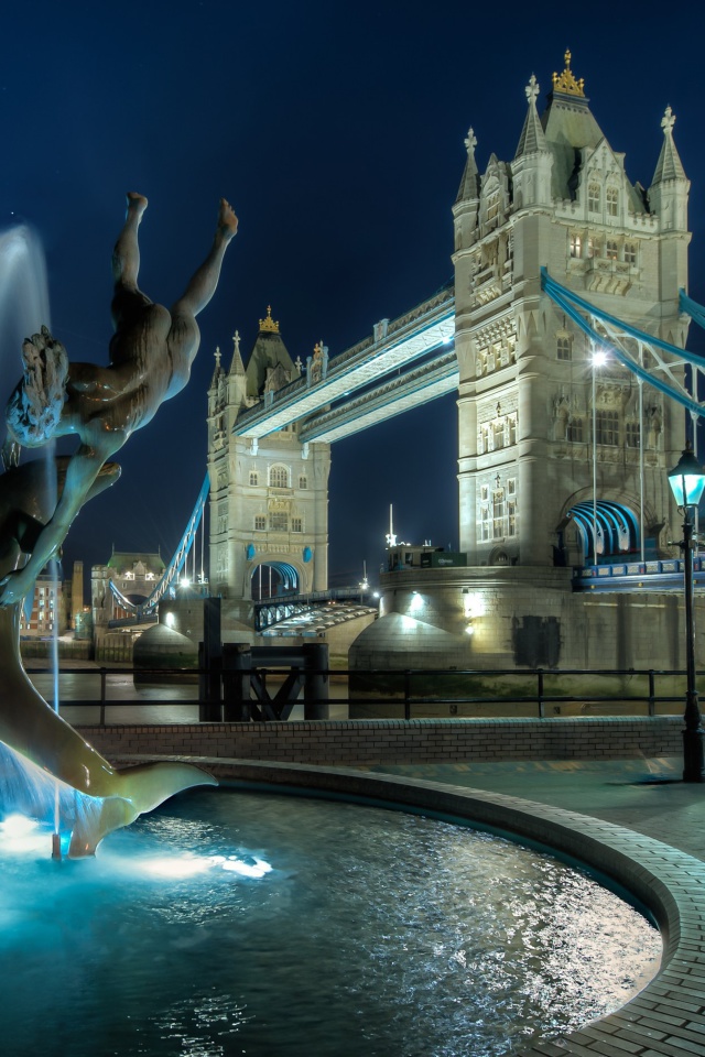 Tower Bridge in London wallpaper 640x960