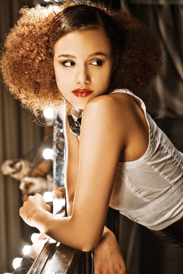 Обои Nathalie Emmanuel 640x960